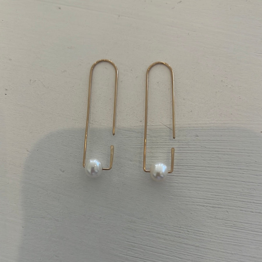 Mini One Pearl Earring